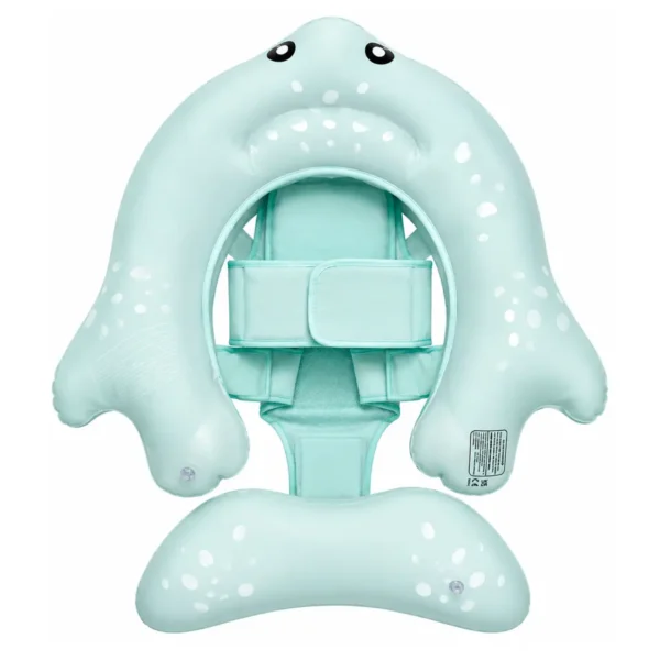 Bebê utilizando Baby Float Nash Slope Pillow na piscina.