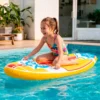 Criança brincando com Prancha Surf Inflável Nash